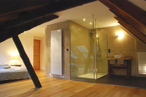 Ett badrum på La Ferme de Beauté