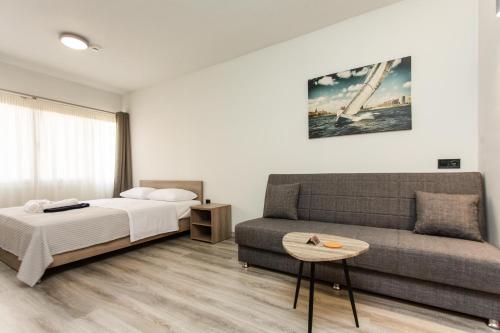 Posteľ alebo postele v izbe v ubytovaní John Central Suites