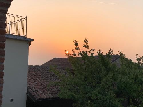 a sunset over the roof of a house at Viaggio della Vita B&B in Fontanile