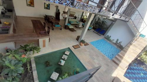 an overhead view of a swimming pool in a house at villa Mosaic in Tangalle