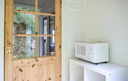Η κουζίνα ή μικρή κουζίνα στο 2 Bedroom Cozy Home In Vallavik