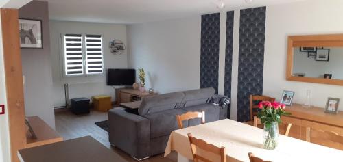 2 places 24 H Enceinte générale OFFERTES Maison au calme à proximité du circuit