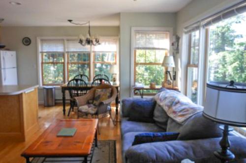 Waterfront Delight at Spindle Point – Photos 2