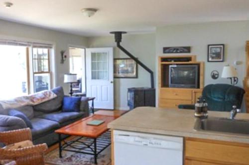 Waterfront Delight at Spindle Point – Photos 3