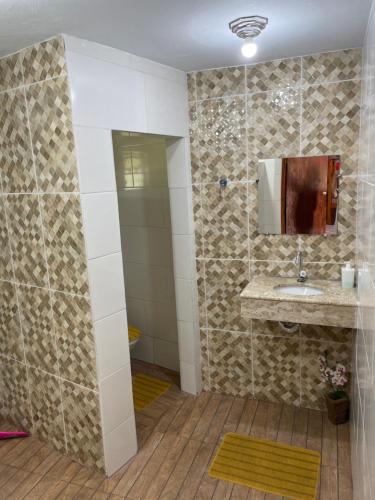 a bathroom with a sink and a mirror at Pousada Rural Ouro Verde in Eldorado