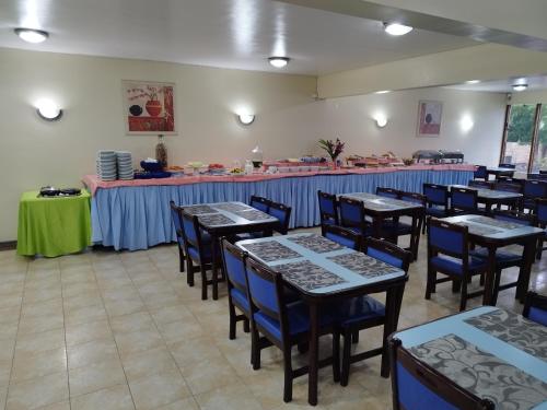 a dining room with tables and chairs and a buffet at Apart Boulevard da Praia 155D in Porto Seguro