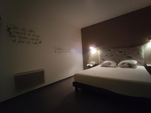 Кровать или кровати в номере appartement coubillou