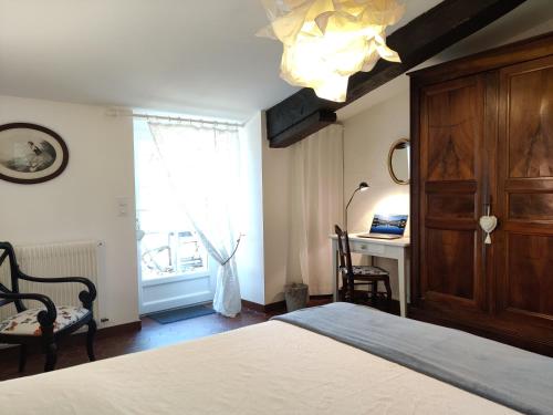 Katil atau katil-katil dalam bilik di Chateau Ysard