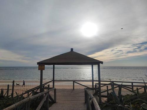 Precioso bajo muy grande a 200 metros de playa