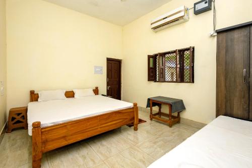 a bedroom with a bed and a window at Aryan Riverside Camp, Panna Tiger Reserve, Madla in Panna