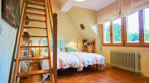 a bedroom with a bunk bed and a ladder at Casa Julia 