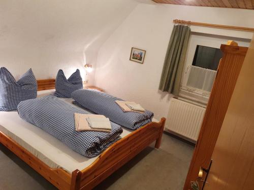 a bedroom with two beds with blue and white pillows at Ferienhaus am Rennsteig-Pension zur Wetterwarte in Brotterode