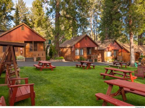 a group of picnic tables in front of a lodge at Cedar Glen Lodge in Tahoe Vista