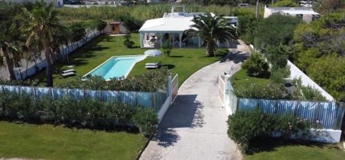 an aerial view of a yard with a swimming pool at Villa Miami Vieste in Vieste