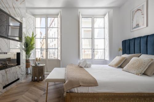 Cama o camas de una habitación en Arabica Suites - Lujosos Apartamentos con Chimenea en Granada - Centro