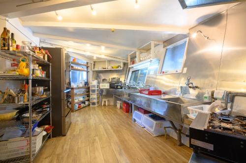 Una cocina o cocineta en 野沢温泉ロッヂ