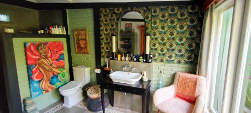 Gambar di galeri bagi Rumah TONTON, Charming cottage in a pop-art atmosphere di Kubutambahan
