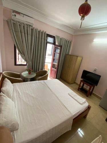 Postel nebo postele na pokoji v ubytování Hoàng Kiên Hotel
