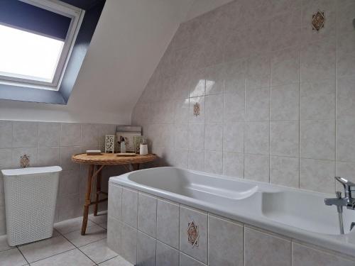 Ванная комната в Comfortable holiday home, near Goëlo coast, Pordic
