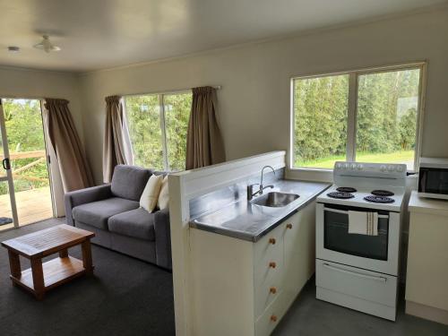 Gallery image of Whalers retreat in Pukenui
