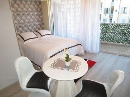 Postel nebo postele na pokoji v ubytování Royal Promenade