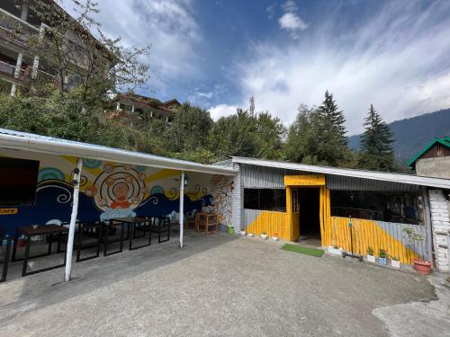 Imagen de la galería de Young Monk Hostel & Cafe Old Manali, en Manali
