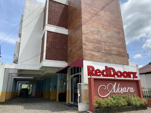Фотография из галереи RedDoorz near RSUD Margono Purwokerto 3 в городе Пурвокерто