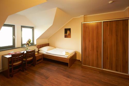 Postel nebo postele na pokoji v ubytování Hotel Horse Riding - Jezdecký Areál Tršice