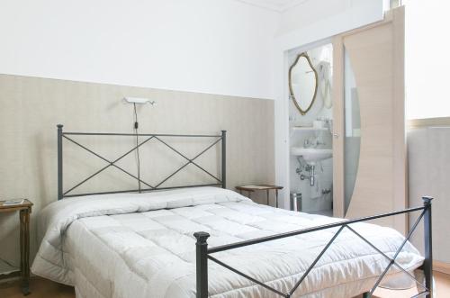Postel nebo postele na pokoji v ubytování Loggia Fiorentina