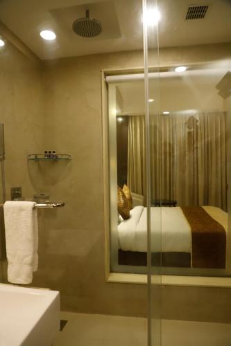Koupelna v ubytování Udman Hotel Chhattarpur