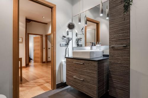 a bathroom with a sink and a mirror at smart urban in San Sebastián