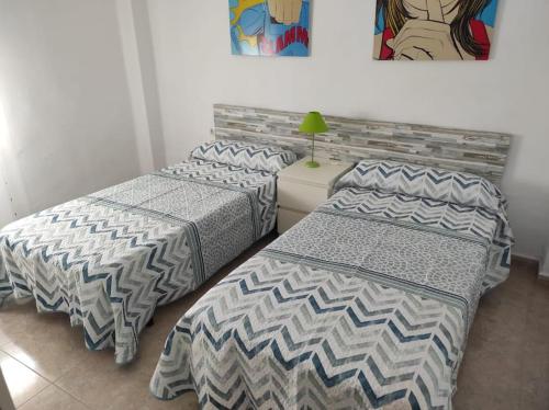 Postel nebo postele na pokoji v ubytování apartamento 20 metros playa WIFI SMART TV