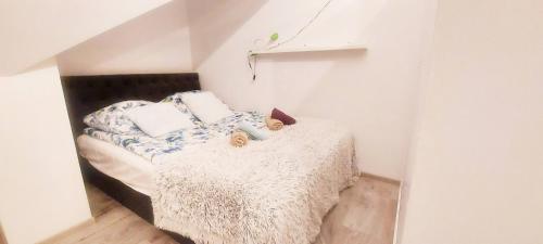 Posteľ alebo postele v izbe v ubytovaní Apartament z widokiem.