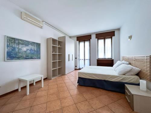 En eller flere senge i et værelse på Amply Lit Harmony Home Via Brocchi