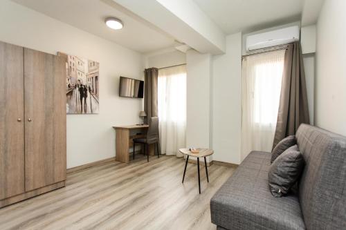 John Central Suites
