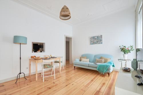 Sunny Apartment with balcony!