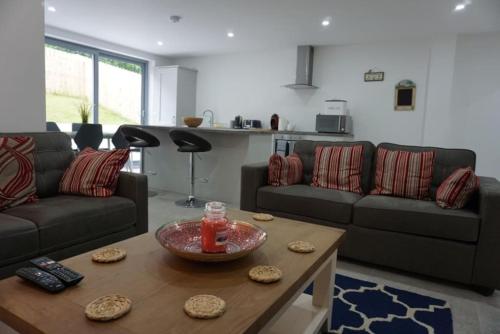 Un lugar para sentarse en Bluestack View Apartment