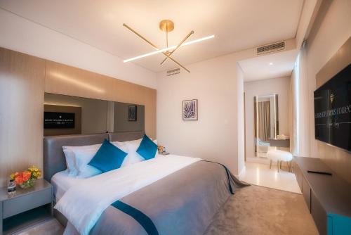 a bedroom with a large bed with a ceiling fan at Aria Apartment Dubai Marina -Two Bedroom Apartment By Luxury Explorer's Collection in Dubai Marina
