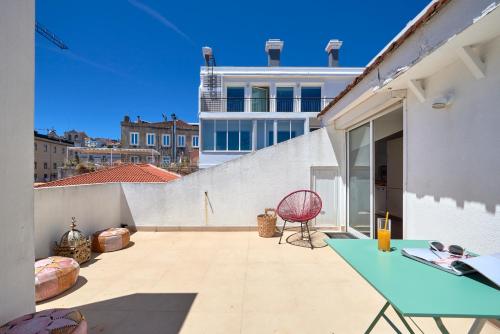 Sunny Apartment with Terrace.River view!