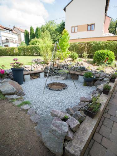 a garden with a fire pit in a yard at Ferienwohnung Grete in Merzig