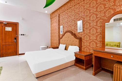 Postel nebo postele na pokoji v ubytování OYO 118 Revira Hotel