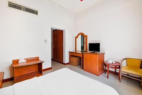 TV a/nebo společenská místnost v ubytování OYO 118 Revira Hotel