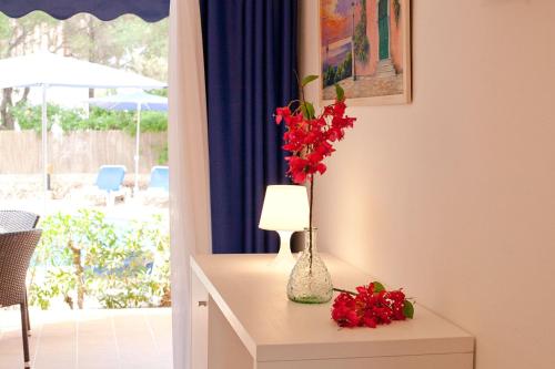 Φωτογραφία από το άλμπουμ του Apartamentos Cala Murada Minigolf σε Cala Murada