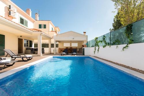 Villa with swimming pool