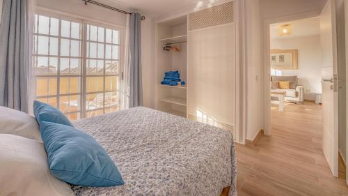 Holidays in the Sun, The Heights, Playa Los Cristianos