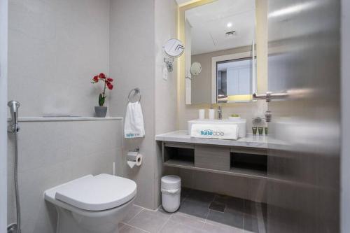 Modern Studio with Prime View of Dubai Canal