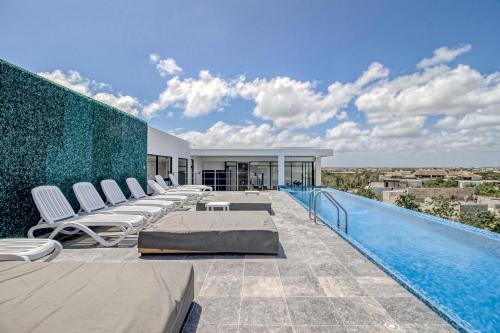 Bazén v ubytování Mya Residence 206 at Aldea Zama nebo v jeho okolí