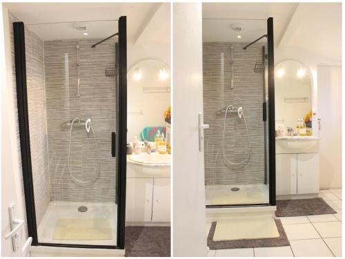 La salle de bains est pourvue d'une douche avec une porte en verre. dans l'établissement Maison de vacance, à Cabourg