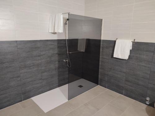 Bilik mandi di Hotel Novo
