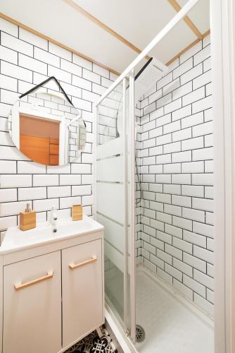a bathroom with a sink and a shower at SnowSun in Sierra Nevada